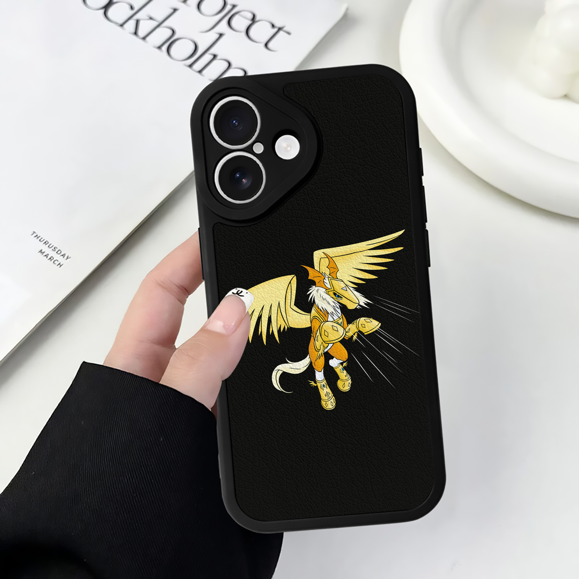 （画像用） Digimon デジタルモンスター/デジモン 【iPhone 16シリーズ対応】シリコンスマホケース（レザー調） 材質：シリコン